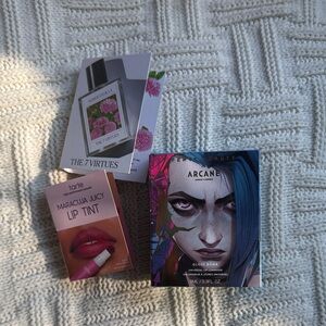 Fenty Beauty Gloss Bomb Kaboom- Dark Shimmer w/bonus makeup samples too!